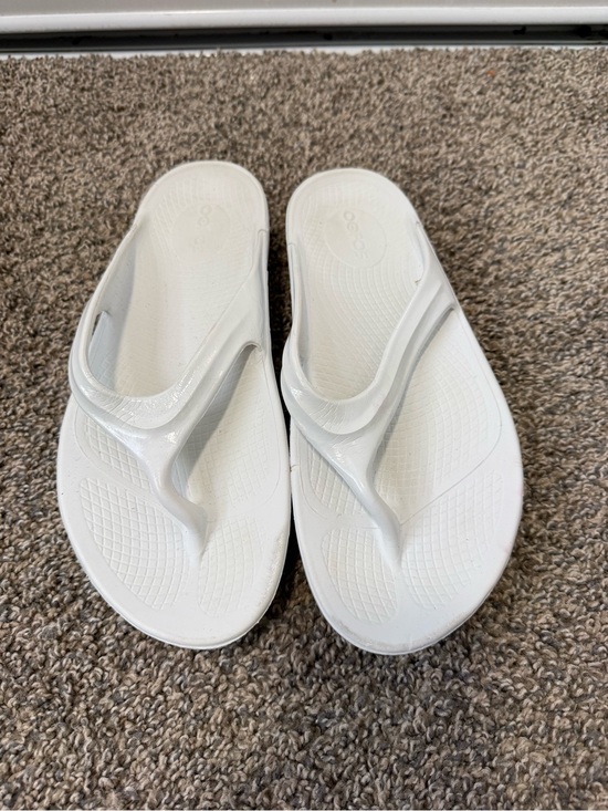 OOFOS Shoes - OOFOS Women’s White Thong Sandals